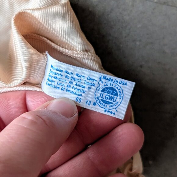 Vintage Chantilly Maidenform Beige Lace Satin Chemise Slip Nightie - Picture 7 of 9